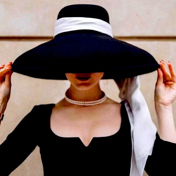 Meet your Posher, Loretta - Picture 1 of 4